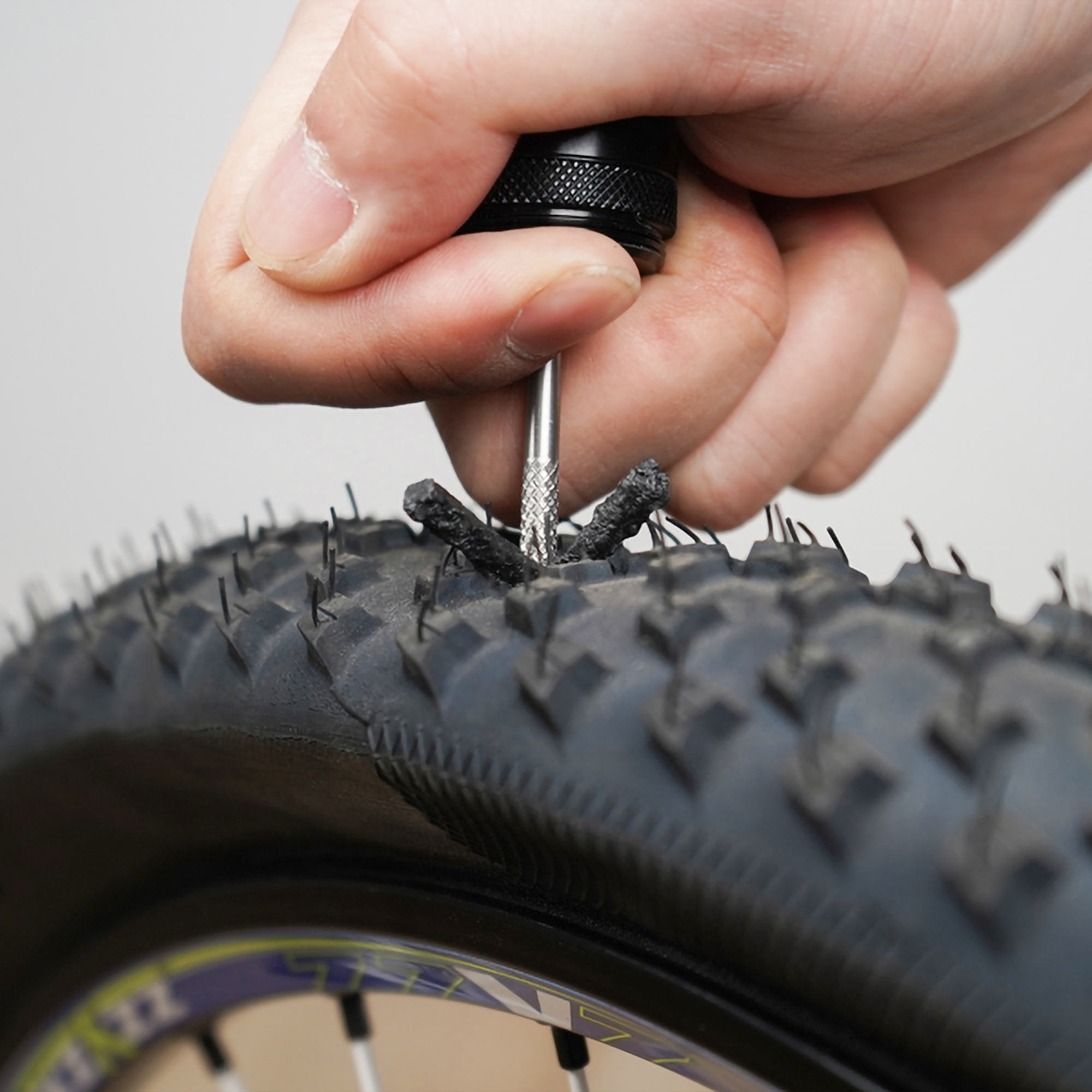 tubeless road tyre repair kit